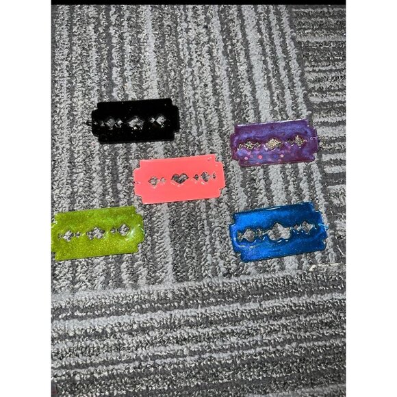 Choose Your Color — Glitter Resin Heart Cutout Rectangle Pendant | Handmade - Picture 8 of 8